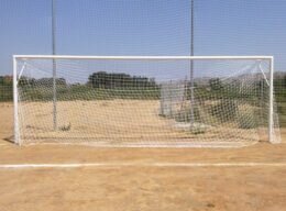 EURON - PORTERÍA METÁLICA FÚTBOL 7 EMPOTRADA CON ARQUILLOS SUPERIORES