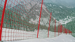 Red de protección de balizaje / bordura de pista