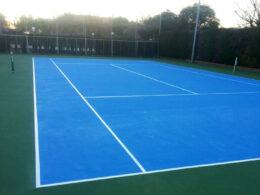 PISTA DE TENIS EN RESINA DEPORTIVA