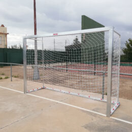 JUEGO PORTERÍAS GALVANIZADAS FÚTBOL SALA/BALONMANO METÁLICAS TRASLADABLES 80X80MM CON BASE 80X40MM - Imagen 7